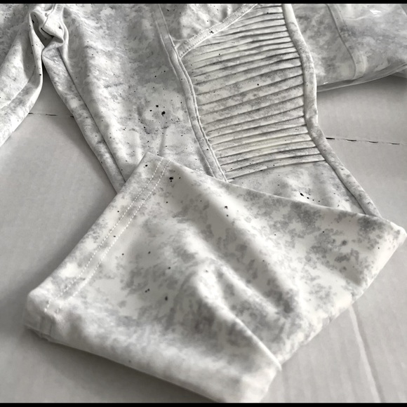 White Birch Women’s 3XL White Gray Spotted Moto Ankle Leggings Yoga Pants - Picture 3 of 6